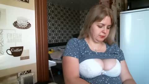 Snapshot of lady_cute_cat chatting on 10.21.25 lady cute cat29 online show from 10.21.25