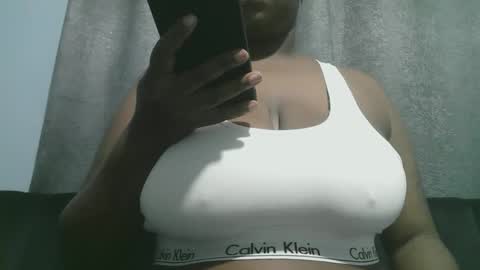 lady_dearra online show from 11.18.25