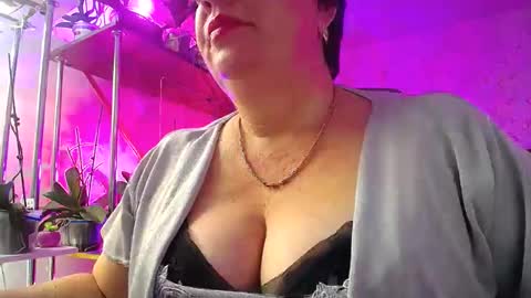 Lady Gloria online show from 12.15.24