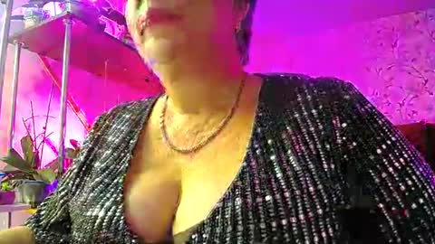 Lady Gloria online show from 12.17.24