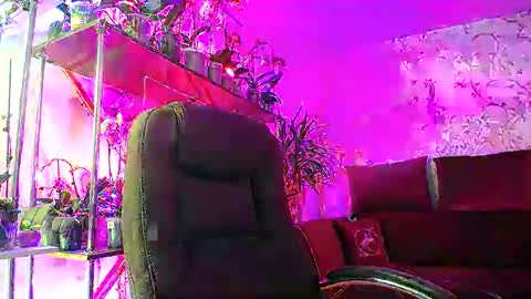 Lady Gloria online show from 02.15.25