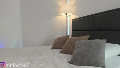    700  1300 -5 online show from 12.17.24