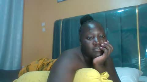 Snapshot of ladyblossoms19 chatting on 02.15.26 lindah32 online show from 02.15.26