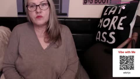 Snapshot of ladylanaxo chatting on 11.09.25 Next Stream online show from 11.09.25