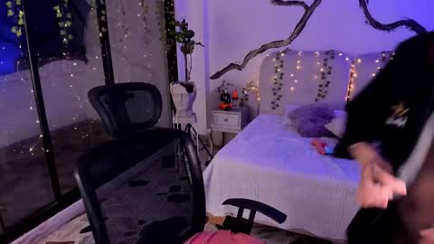 Lady  online show from 10.31.25