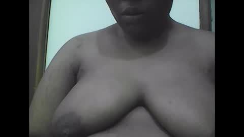 Snapshot of ladyviviana2 chatting on 11.17.25 Vivy online show from 11.17.25