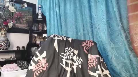 laia_hadid online show from 11.20.25