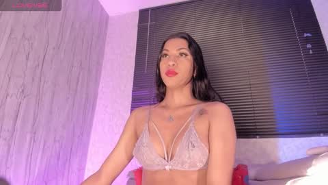 Snapshot of laiilybell chatting on 11.04.25 laiily bell online show from 11.04.25