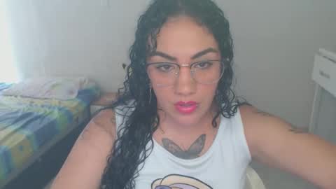 Snapshot of laila_silk chatting on 06.08.26 laila_silk online show from 06.08.26