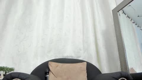 Snapshot of lailacastillomilf chatting on 01.17.25 Lailacastillo online show from 01.17.25