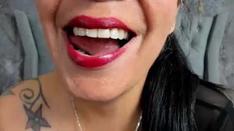 Snapshot of lailacastillomilf chatting on 11.06.25 Lailacastillo online show from 11.06.25