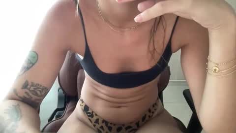 Snapshot of lailayourangel chatting on 12.17.25 lailayourangel online show from 12.17.25