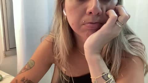 Snapshot of lailayourangel chatting on 12.22.25 lailayourangel online show from 12.22.25