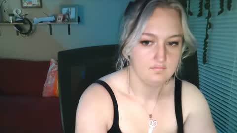 Snapshot of laineydarling chatting on 06.26.26 Lainey Darling online show from 06.26.26