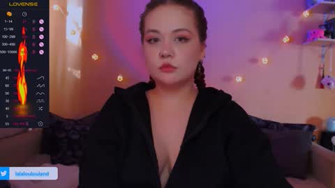 Snapshot of lala_loulou chatting on 10.18.25 Nicky online show from 10.18.25