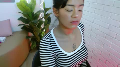 Snapshot of lalalutsy_tay chatting on 09.29.25 Lala online show from 09.29.25