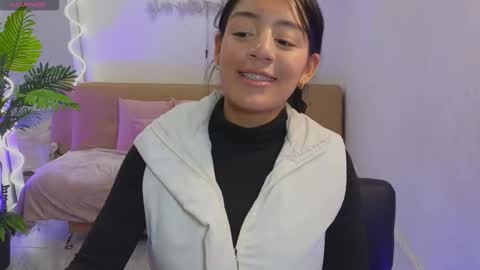 Snapshot of lalalutsy_tay chatting on 10.18.25 Lala online show from 10.18.25