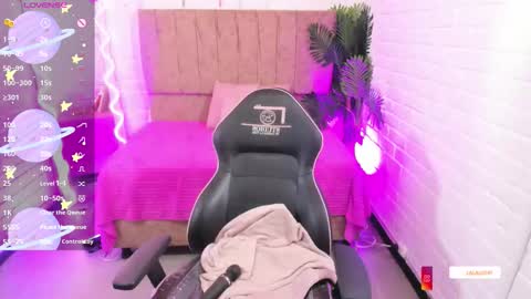 Snapshot of lalalutsy_tay chatting on 10.22.25 Lala online show from 10.22.25