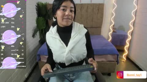 Snapshot of lalalutsy_tay chatting on 10.28.25 Lala online show from 10.28.25