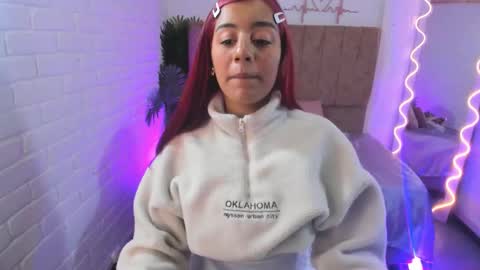 Snapshot of lalalutsy_tay chatting on 11.08.25 Lala online show from 11.08.25