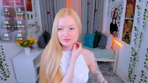 Snapshot of laly_peach chatting on 12.17.24 Laly online show from 12.17.24
