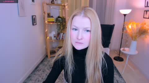 Snapshot of laly_peach chatting on 12.30.24 Laly online show from 12.30.24
