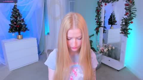 Snapshot of laly_peach chatting on 01.06.25 Laly online show from 01.06.25