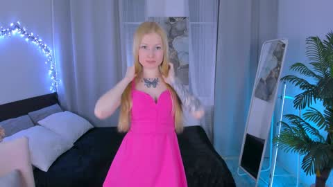 Snapshot of laly_peach chatting on 01.24.25 Laly online show from 01.24.25
