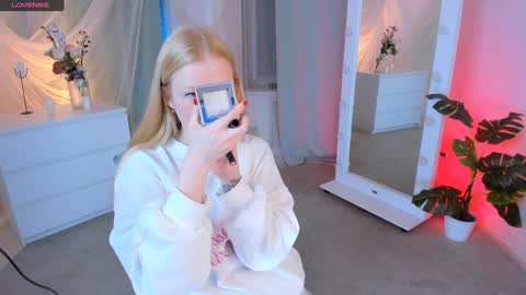 Snapshot of laly_peach chatting on 01.26.25 Laly online show from 01.26.25