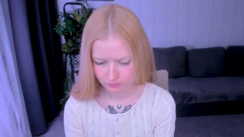 Snapshot of laly_peach chatting on 01.29.25 Laly online show from 01.29.25
