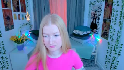 Snapshot of laly_peach chatting on 03.01.25 Laly online show from 03.01.25
