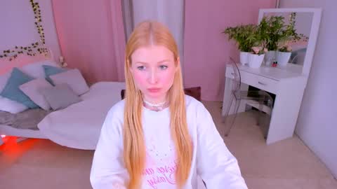 Snapshot of laly_peach chatting on 03.08.25 Laly online show from 03.08.25