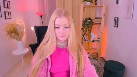 Snapshot of laly_peach chatting on 03.12.25 Laly online show from 03.12.25