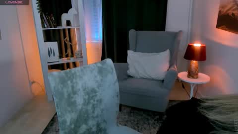 Snapshot of laly_peach chatting on 11.03.25 Laly online show from 11.03.25