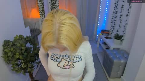 Snapshot of laly_peach chatting on 06.03.26 Laly online show from 06.03.26