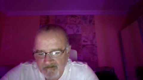 Snapshot of lamabama chatting on 10.28.25 lamabama online show from 10.28.25