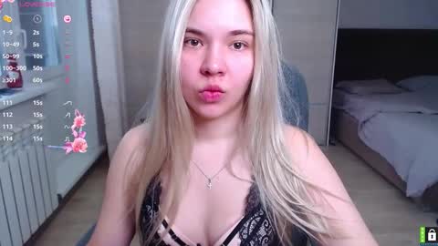 Snapshot of lana__nova chatting on 11.08.25 Lana online show from 11.08.25