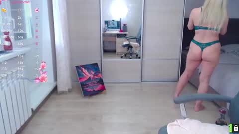 Snapshot of lana__nova chatting on 11.14.25 Lana online show from 11.14.25