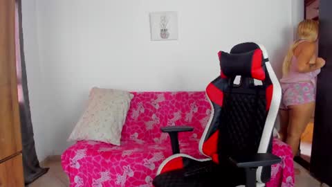 Snapshot of lana__rosse chatting on 07.25.26 Lana online show from 07.25.26