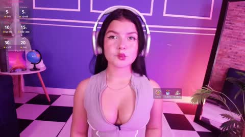 Snapshot of lana_beket_ chatting on 10.18.25 Lana online show from 10.18.25