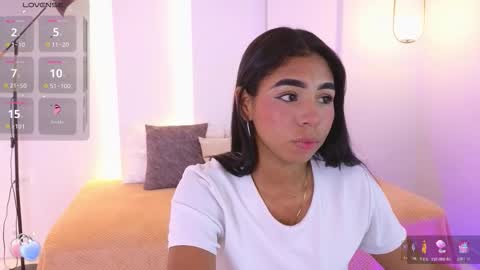 Snapshot of lana_starlet chatting on 10.27.25 katiuska online show from 10.27.25