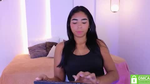 Snapshot of lana_starlet chatting on 10.29.25 katiuska online show from 10.29.25