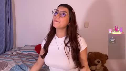 Snapshot of lanadekievit chatting on 11.18.25 Lanadekievit online show from 11.18.25