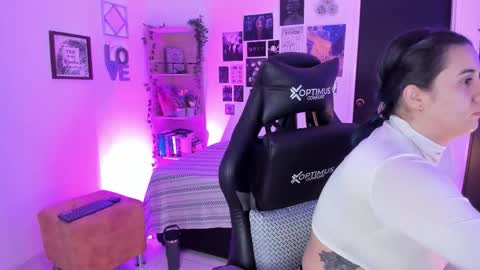 lanaherondale_ online show from 11.27.25