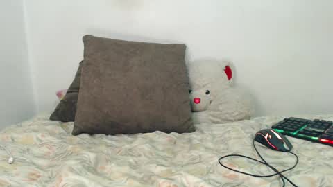 Snapshot of lanarave chatting on 02.14.25 lanarave online show from 02.14.25