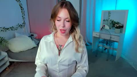 Snapshot of lanaroselle chatting on 10.17.25 Lana online show from 10.17.25