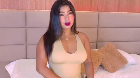 Snapshot of lanarozz chatting on 10.06.25 Lana online show from 10.06.25