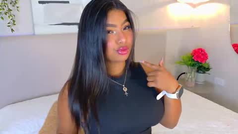 Snapshot of lanarozz chatting on 11.05.25 Lana online show from 11.05.25