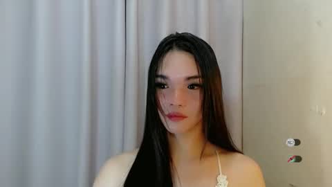 lanawyatt_ online show from 12.08.24