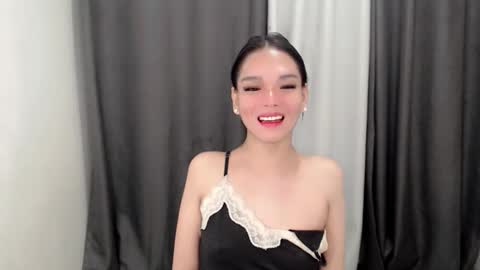 lanawyatt_ online show from 11.28.25